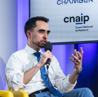 Průmysl a výzkum střední a východní Evropy vysílá do Bruselu společný hlas pro AI. Novým ambasadorem je Jan Kavalírek